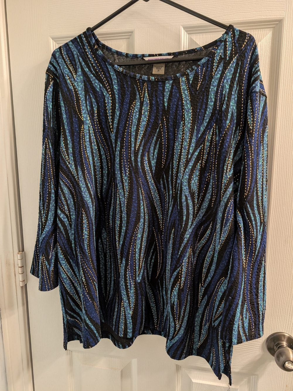Women’s2x  Blue Wave Pattern Long Sleeve Top